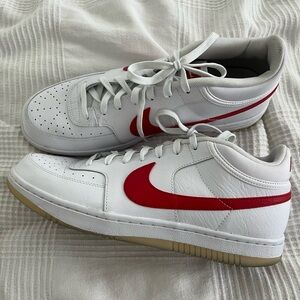 Men’s Nike White/Red Shoes EUC 11.5